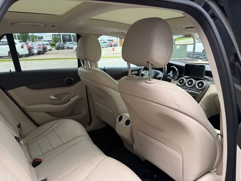 Used 2019 Mercedes-Benz GLC 300 4MATIC image 11