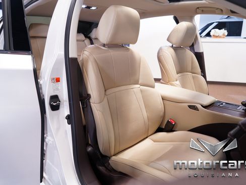 Used 2020 Lexus LS 500 w/ Accessory Package (Z2) image 32