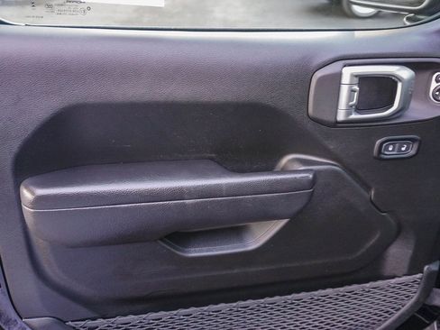 Used 2023 Jeep Gladiator Sport image 19