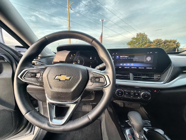 Used 2025 Chevrolet Trax LT w/ Driver Confidence Package FWD image 11