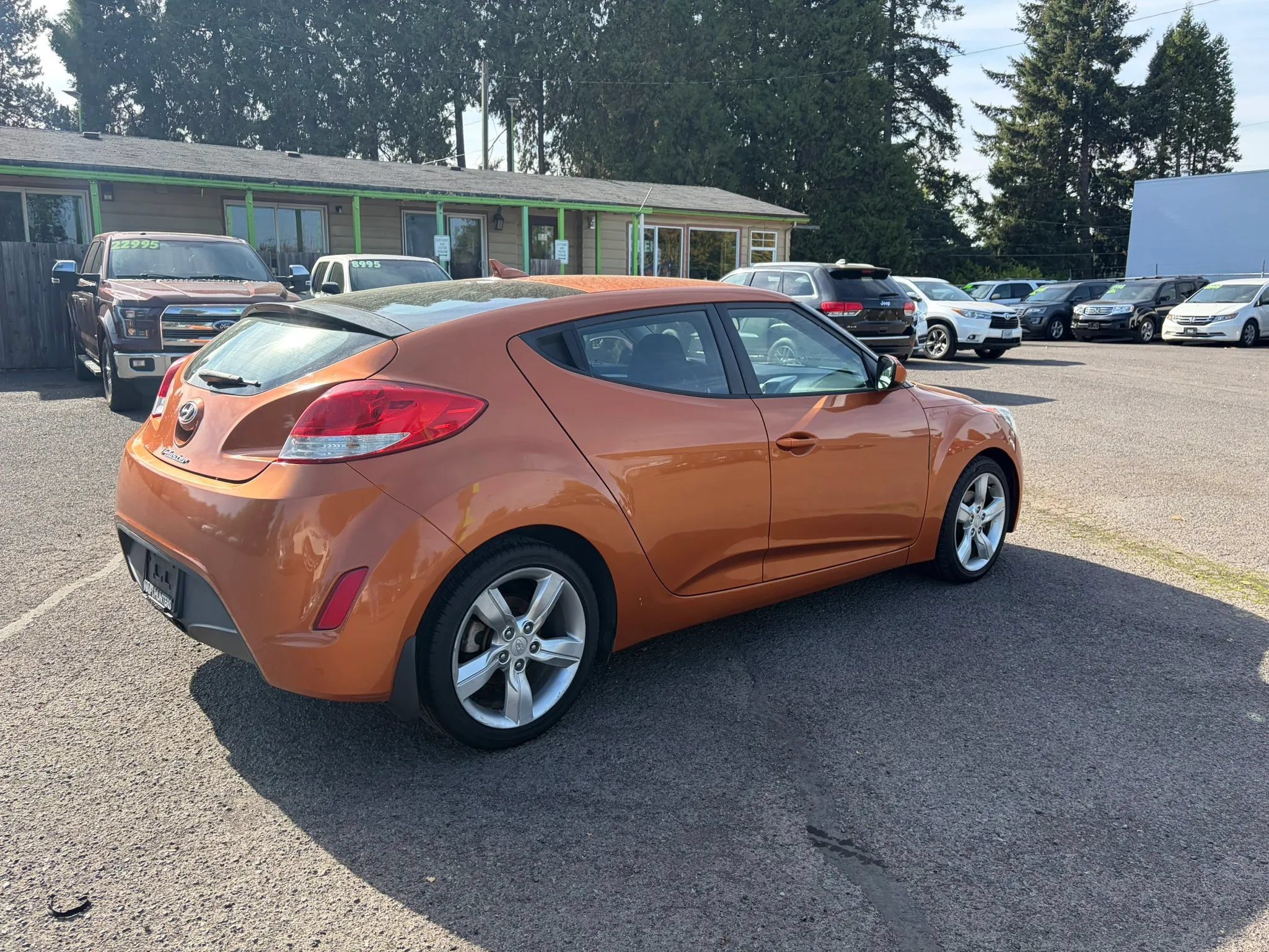 Used 2015 Hyundai Veloster FWD image 3