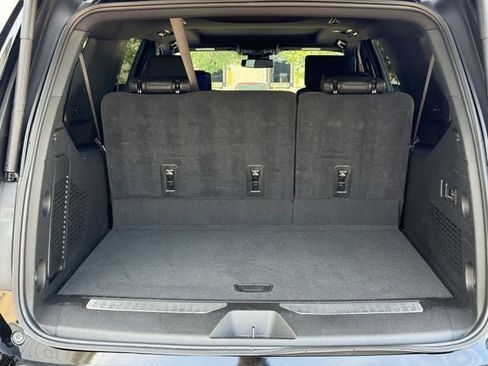 Used 2024 Chevrolet Suburban RST w/ Luxury Package RWD image 31