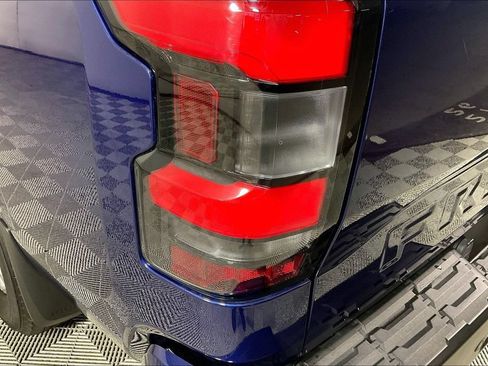 Used 2022 Nissan Frontier SV RWD image 28