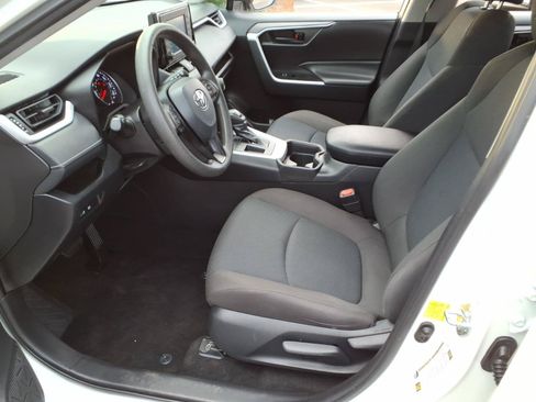 Certified 2021 Toyota RAV4 LE w/ Carpet Mat Package (TMS) FWD image 15