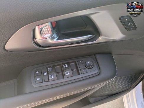 New 2025 Chrysler Pacifica Select w/ Fav Edition Package image 10