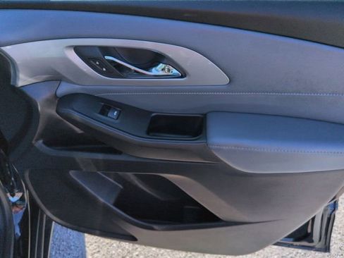 Used 2021 Chevrolet Traverse LT image 35