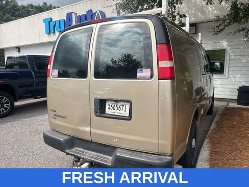 Used 2009 Chevrolet Express 1500 RWD image 2