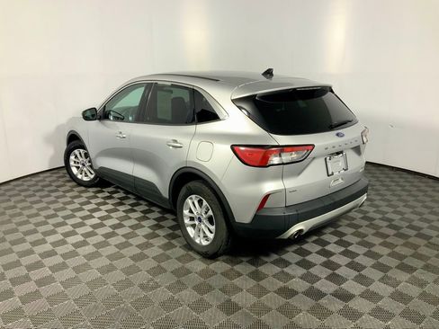 Used 2020 Ford Escape SE image 13