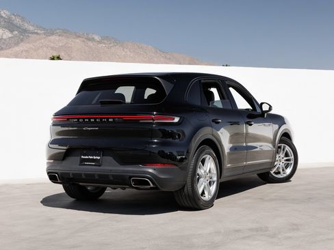 Certified 2024 Porsche Cayenne AWD/4WD image 7