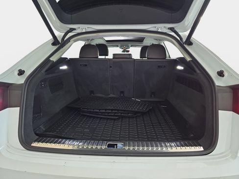 Used 2019 Audi Q8 Prestige AWD/4WD image 14