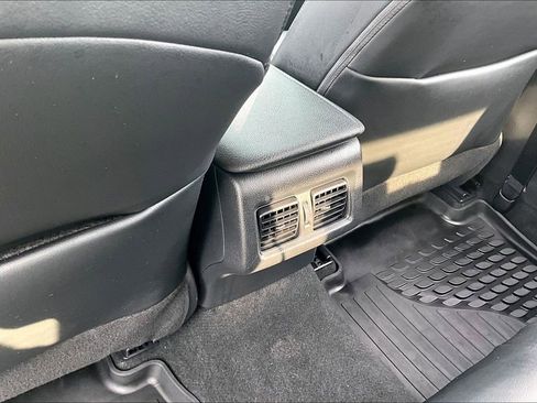 Used 2022 Toyota Camry XLE w/ Cold Weather Package FWD image 10