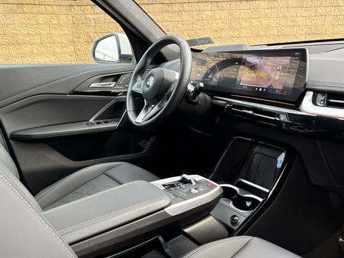 Certified 2025 BMW X1 xDrive28i w/ Technology Package image 8