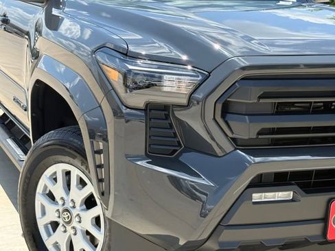 Used 2025 Toyota Tacoma SR5 AWD/4WD image 5
