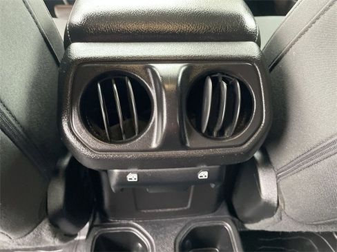 Used 2021 Jeep Gladiator Sport image 20