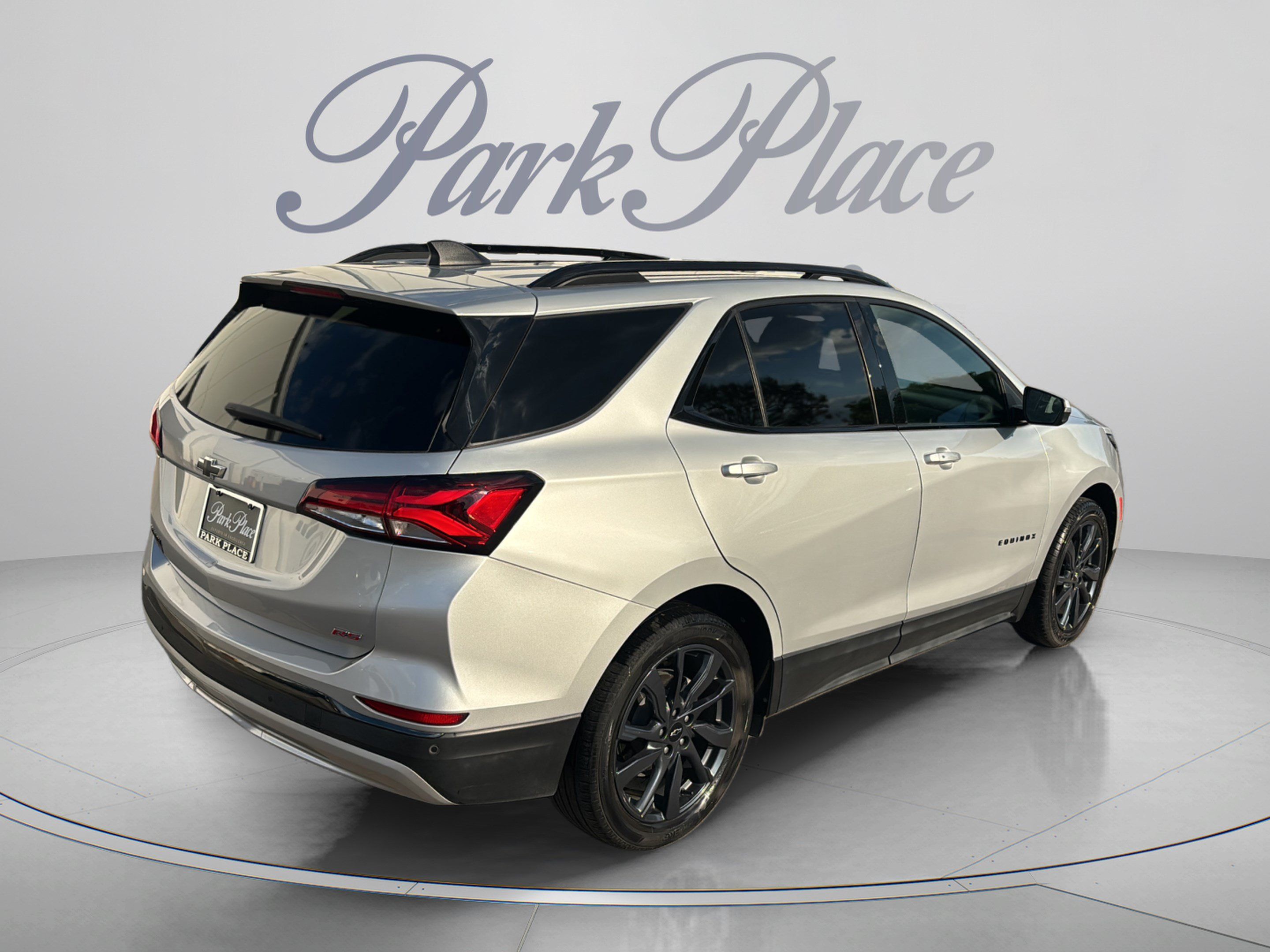 Used 2022 Chevrolet Equinox RS w/ Infotainment Package FWD image 6
