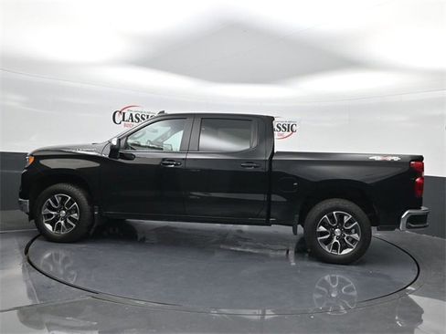 Used 2024 Chevrolet Silverado 1500 LT image 2