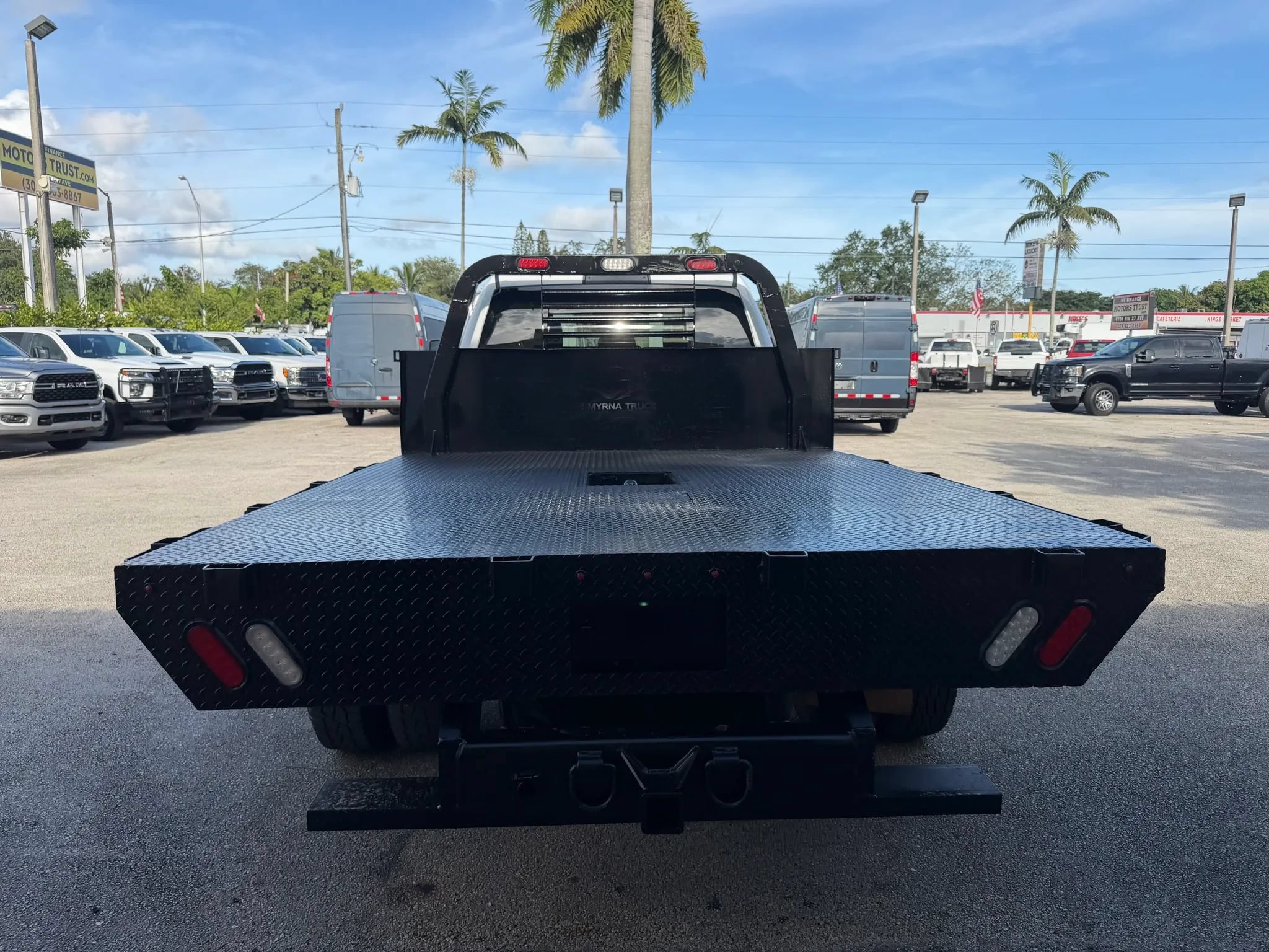 Used 2024 RAM 3500 4x4 Crew Cab SLT DRW w/ Quick Order Package 2YG SLT image 4