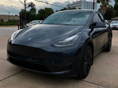 Used 2024 Tesla Model Y Long Range AWD/4WD image 1