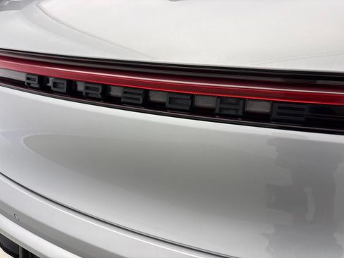 Certified 2023 Porsche Macan AWD/4WD image 11