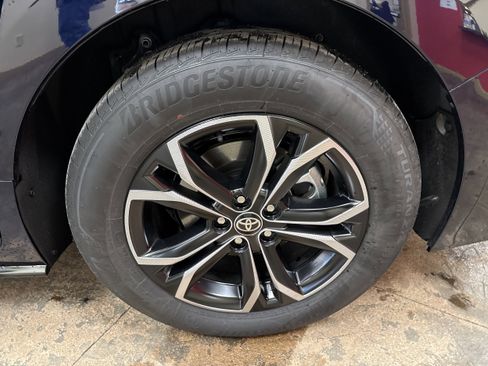 Used 2025 Toyota Sienna Platinum image 12