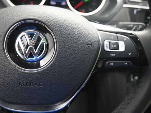 Used 2020 Volkswagen Tiguan SE FWD image 14