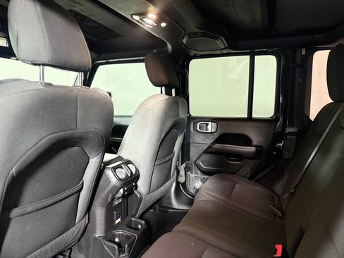 Used 2019 Jeep Wrangler Unlimited Sahara w/ Uconnect 4C Nav & Sound Group AWD/4WD image 23
