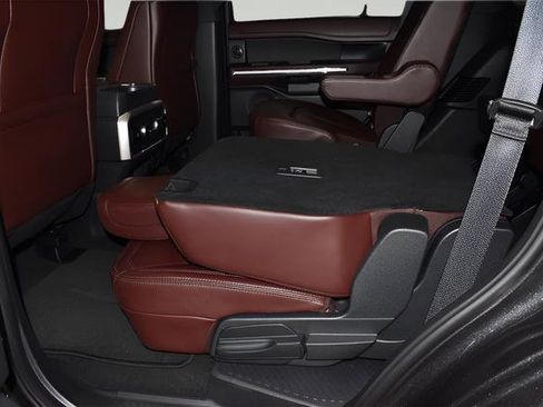 Used 2024 Ford Expedition Limited image 34