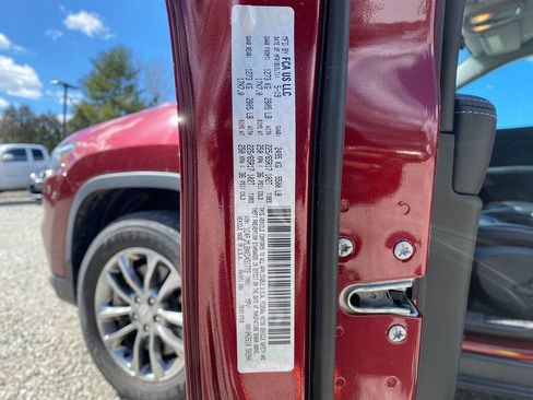 Used 2019 Jeep Cherokee Latitude Plus w/ Cold Weather Group image 32