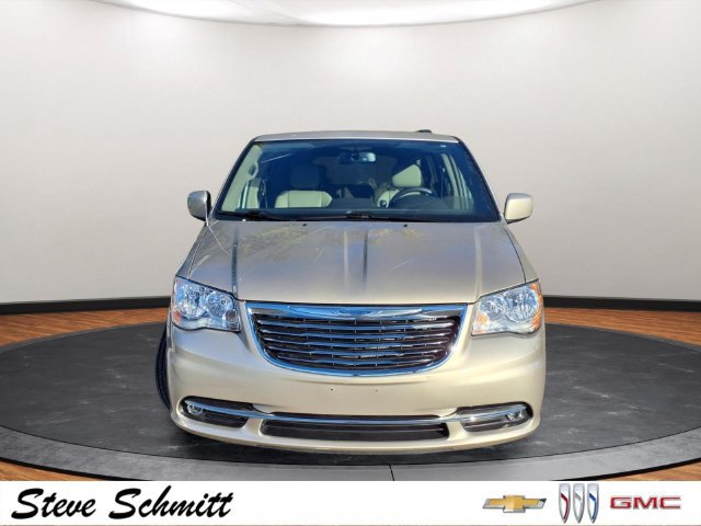 Used 2016 Chrysler Town & Country Touring FWD image 27