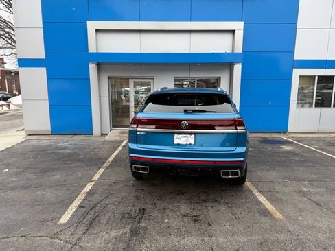 Used 2024 Volkswagen Atlas Cross Sport SEL Premium R-Line image 7