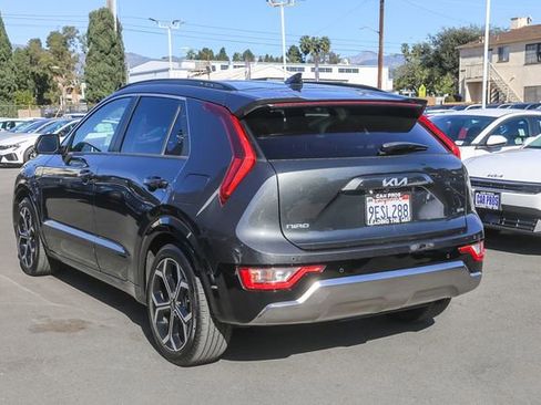 Used 2023 Kia Niro EX Touring image 8