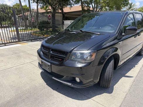 Used 2015 Dodge Grand Caravan SXT w/ Blacktop Package FWD image 4