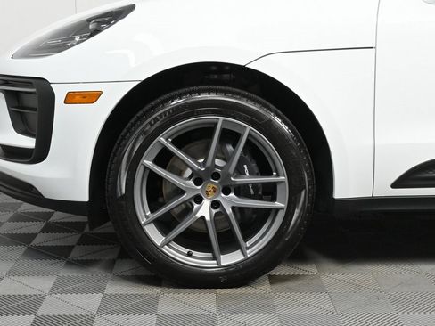 Certified 2025 Porsche Macan image 29