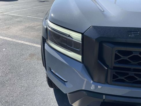 Used 2024 Nissan Frontier PRO-4X w/ Off-Road Protection Package image 13