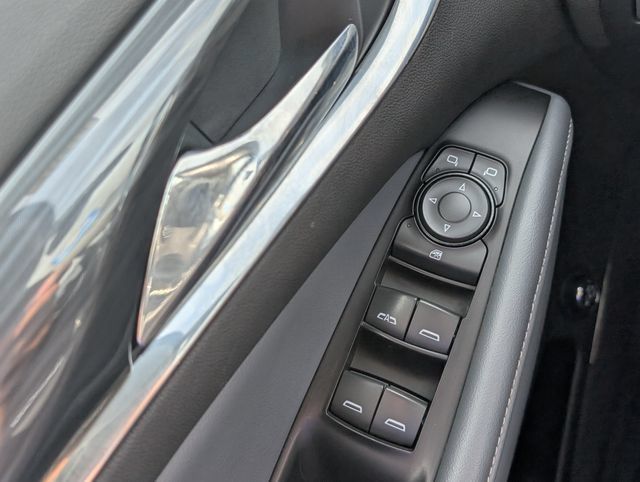 Used 2018 Buick Enclave Essence AWD/4WD image 30