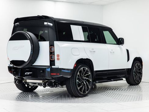 Used 2025 Land Rover Defender 110 V8 AWD/4WD image 6