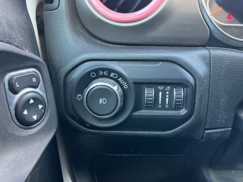 Used 2020 Jeep Wrangler Sport AWD/4WD image 18
