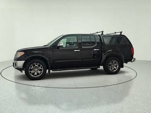 Used 2015 Nissan Frontier SL w/ Moonroof Package AWD/4WD image 3