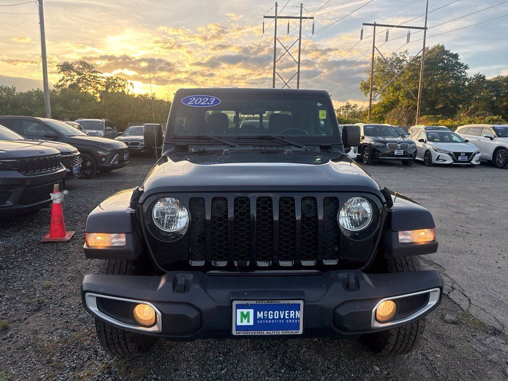 Used 2023 Jeep Gladiator Sport AWD/4WD image 3