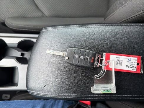 Used 2017 Kia Optima LX image 20