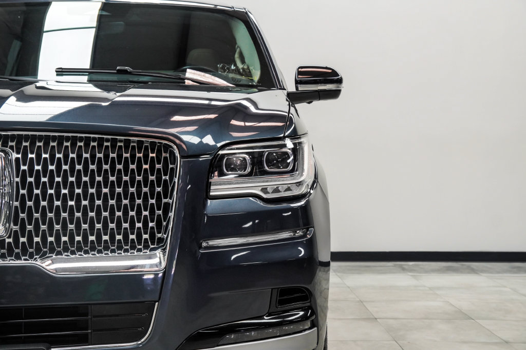 Used 2022 Lincoln Navigator Reserve AWD/4WD image 7