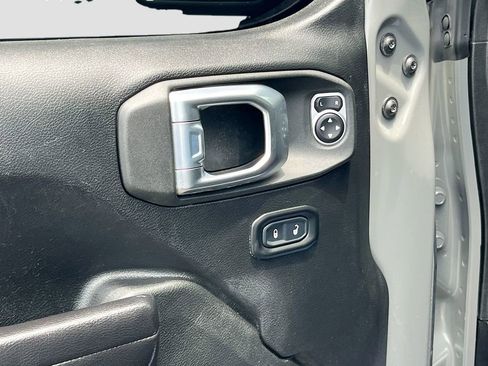 Used 2021 Jeep Gladiator Mojave w/ Safety Group AWD/4WD image 17