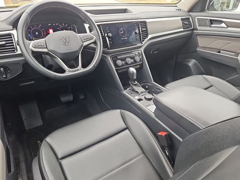 Certified 2023 Volkswagen Atlas SE w/ Black Wheel Package image 4