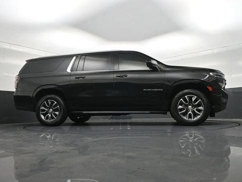 Used 2023 Chevrolet Suburban LT RWD image 31