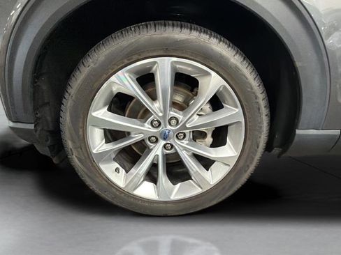 Used 2022 Ford Explorer Platinum w/ Equipment Group 601A image 16