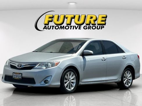 Used 2014 Toyota Camry XLE w/ Leather Package FWD image 8