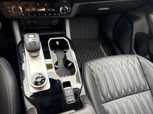 Used 2025 Mitsubishi Outlander SEL AWD/4WD image 18