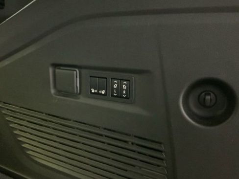 Used 2021 Chevrolet Suburban High Country w/ Premium Package image 50