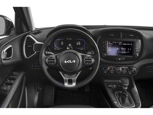 Used 2023 Kia Soul LX w/ LX Technology Package FWD image 4