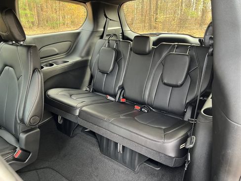 New 2026 Chrysler Pacifica Select FWD image 17